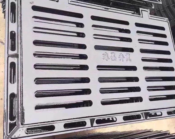 Ductile iron manhole cover